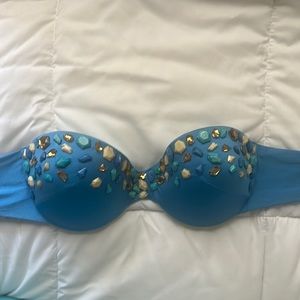 Victoria’s Secret bikini top. NWOT.